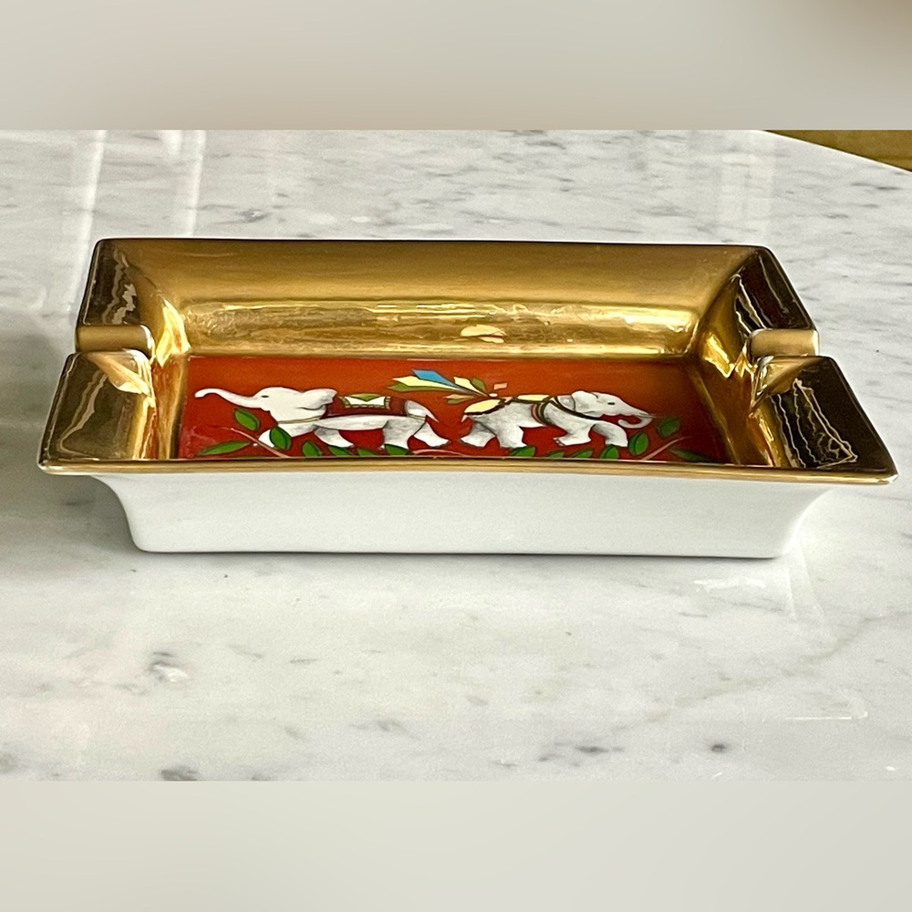 Ducci Firenze VTG Midcentury Golden Ashtray with elephant design, stamped, EUC - Picture 5 of 11